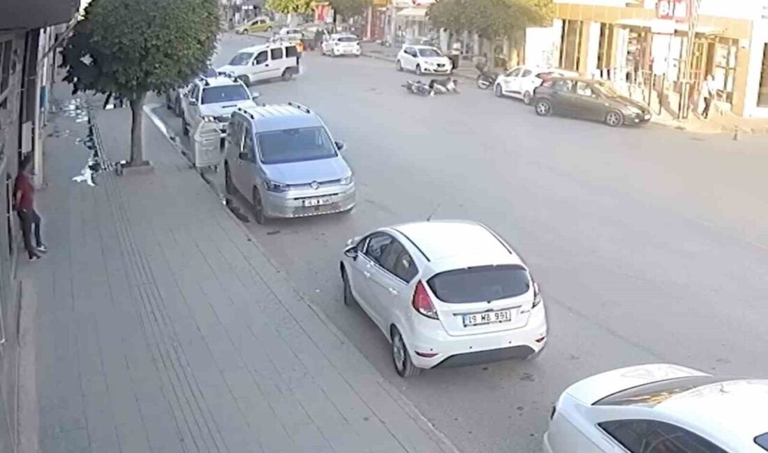 Çorum'un Alaca ilçesinde motosiklet ile hafif ticari aracın çarpışması sonucu