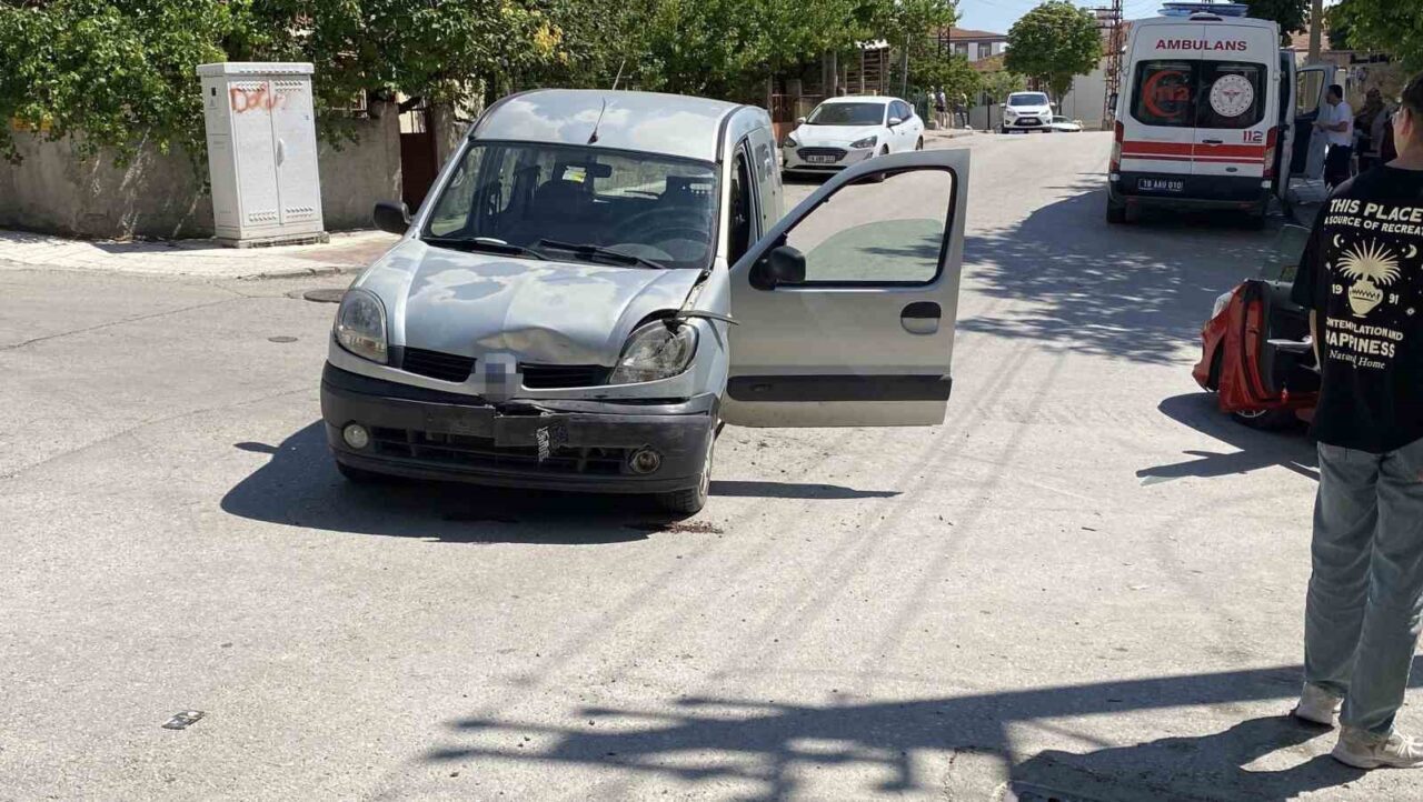 Çorum'da O.Y. yönetimindeki hafif ticari araç ile S.D. idaresindeki otomobil