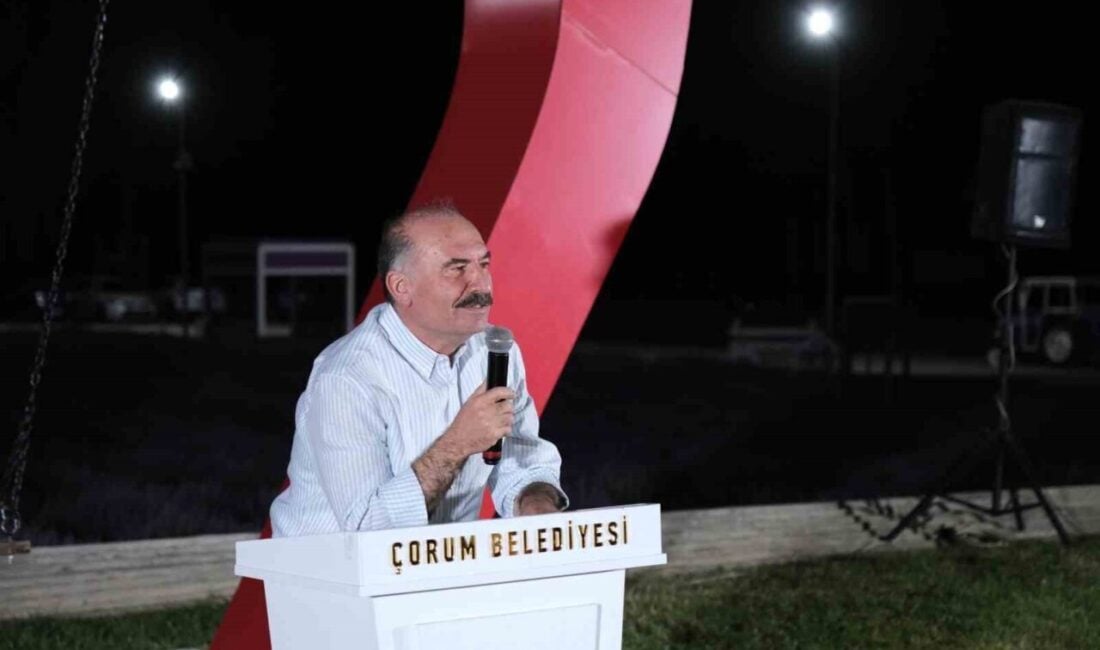 Çorum Belediyesi'nin düzenlediği Şiir Akşamı, lavanta bahçesinde sanatseverlere keyifli anlar