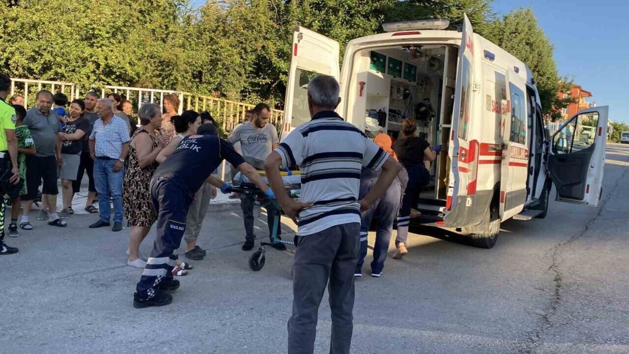 Çorum'da bir bisikletli çocuk, S.Ü. tarafından sürülen servis minibüsüyle çarpıştı.