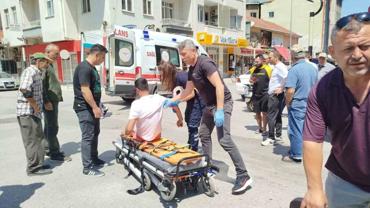 Çorum'un Osmancık ilçesinde otomobil ile motosikletin çarpışması sonucu motosiklet sürücüsü