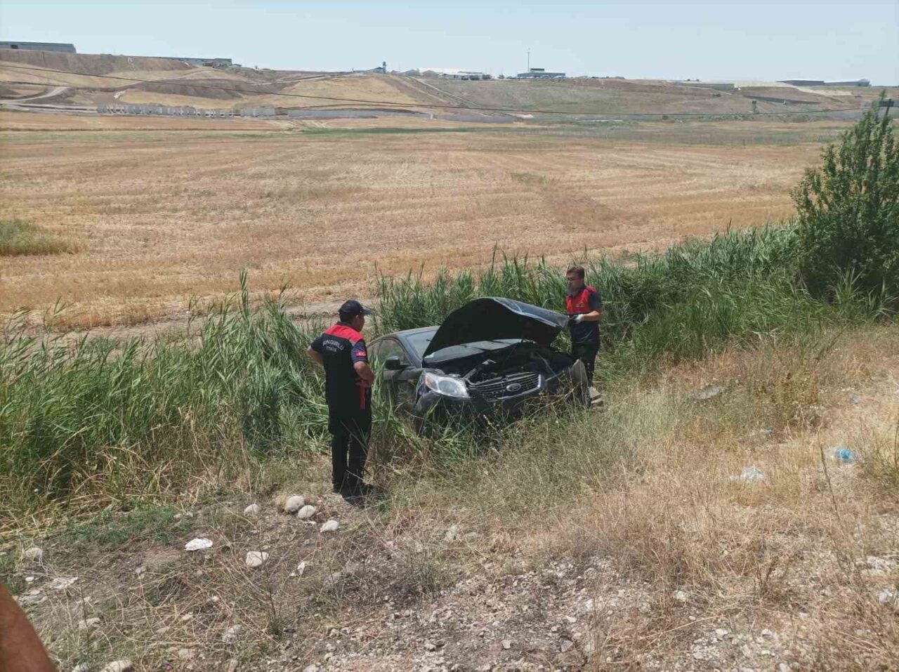 Çorum'un Sungurlu ilçesinde S.A. yönetimindeki otomobil, direksiyon hakimiyetinin kaybolması sonucu