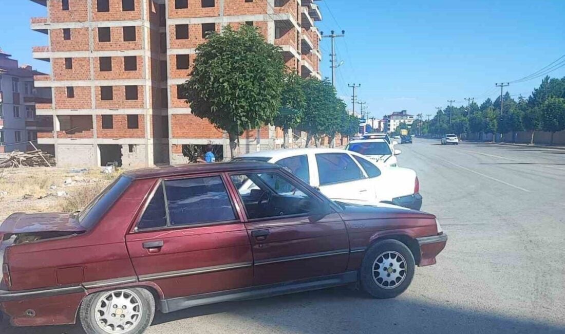 Çorum'un Alaca ilçesinde üç otomobilin karıştığı kazada Alper K, Sevgi