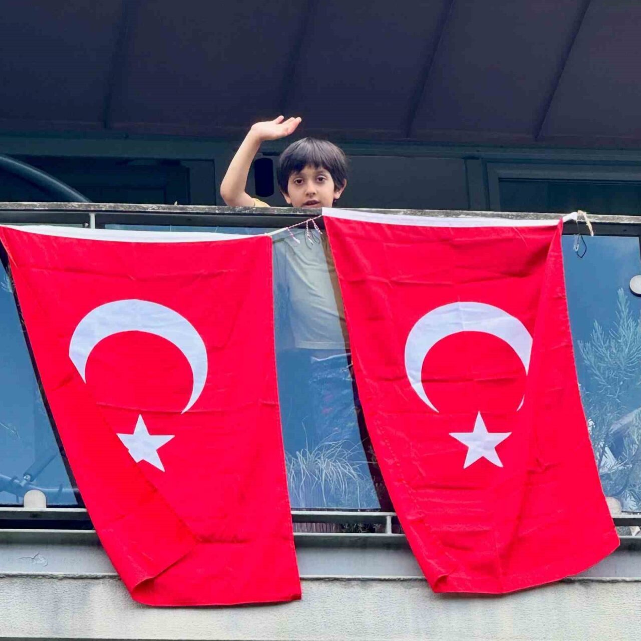 Cumhurbaşkanı Recep Tayyip Erdoğan’ın bayrak asma çağrısına AK Parti İstanbul