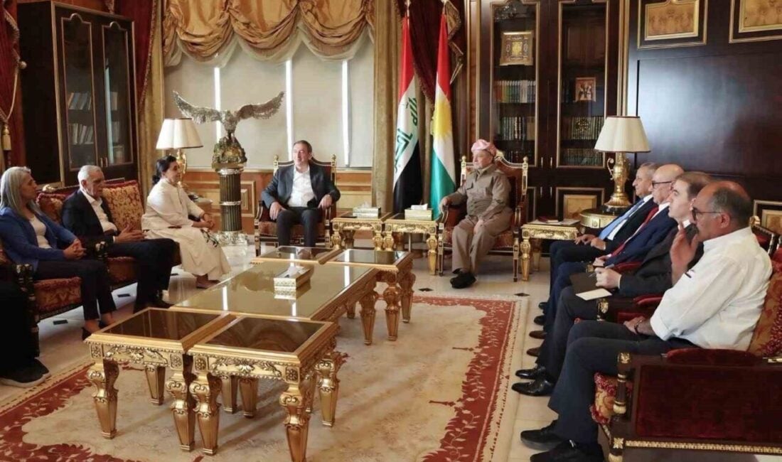 Kürdistan Demokratik Partisi Başkanı Mesut Barzani, DEM Parti heyetiyle görüşmesinde,