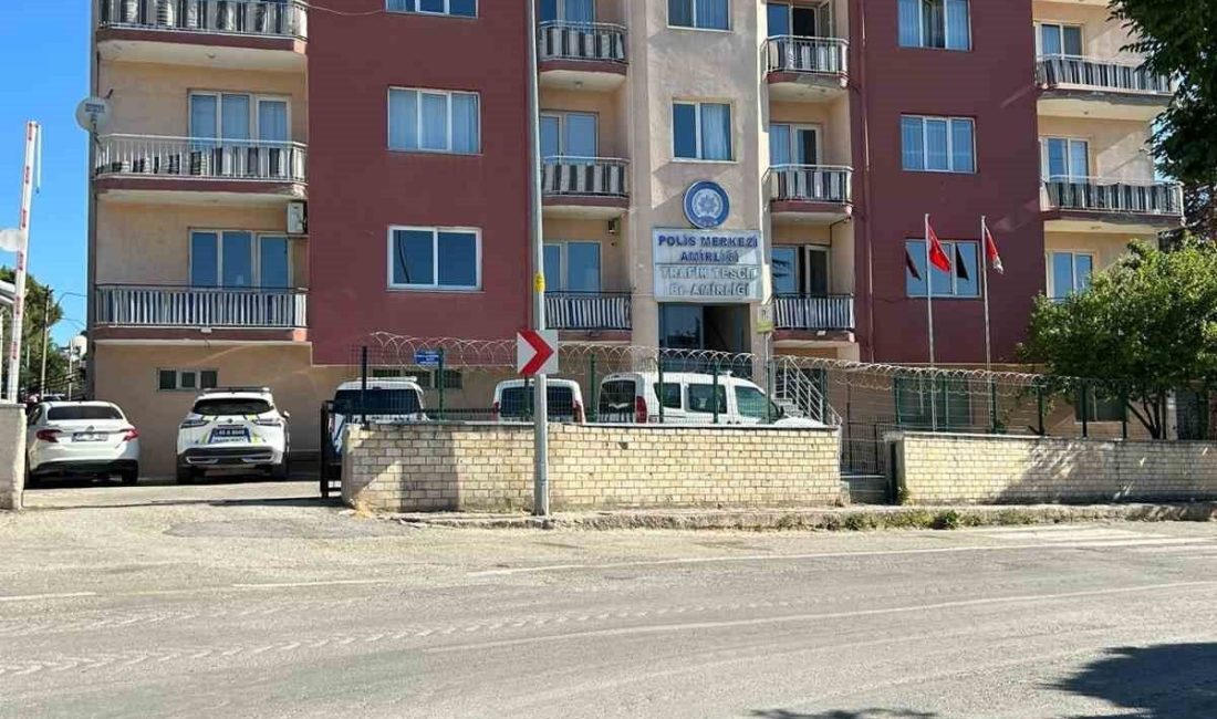 Manisa'nın Demirci ilçesinde uyuşturucu ticareti nedeniyle düzenlenen operasyonda 9 şüpheli
