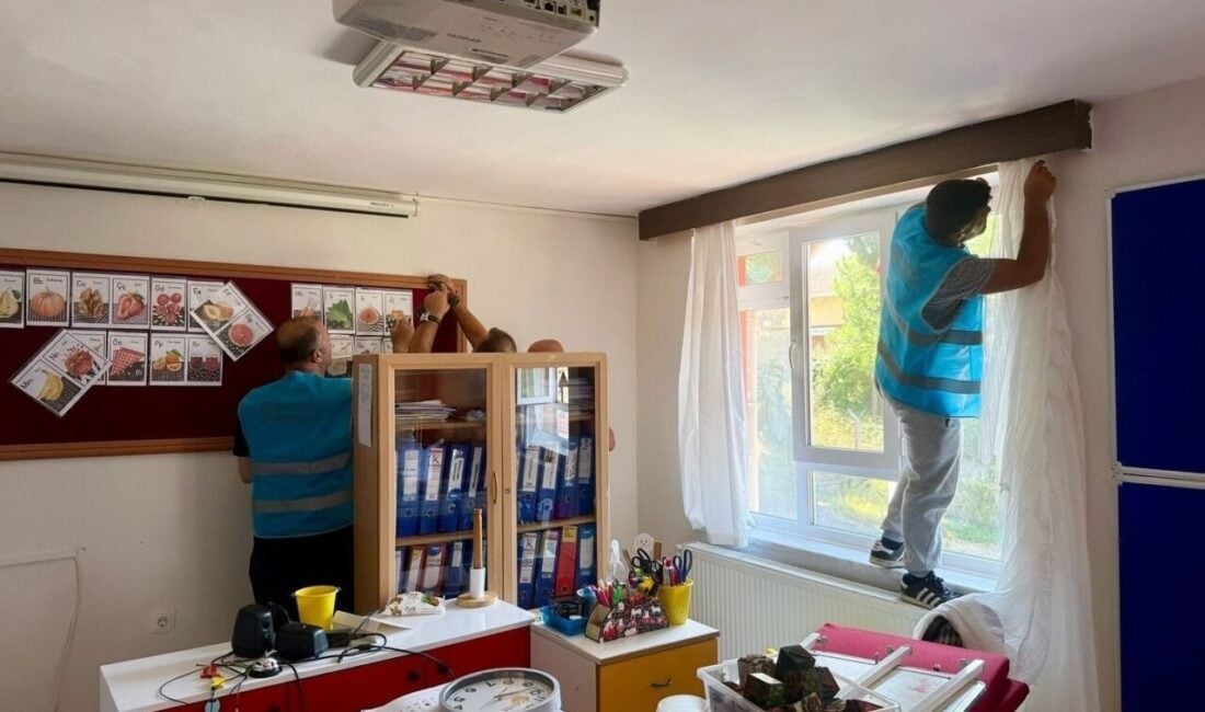 Sinop'ta Denetimli Serbestlik Müdürlüğü, yükümlülerin eğitim kurumlarında boya ve temizlik