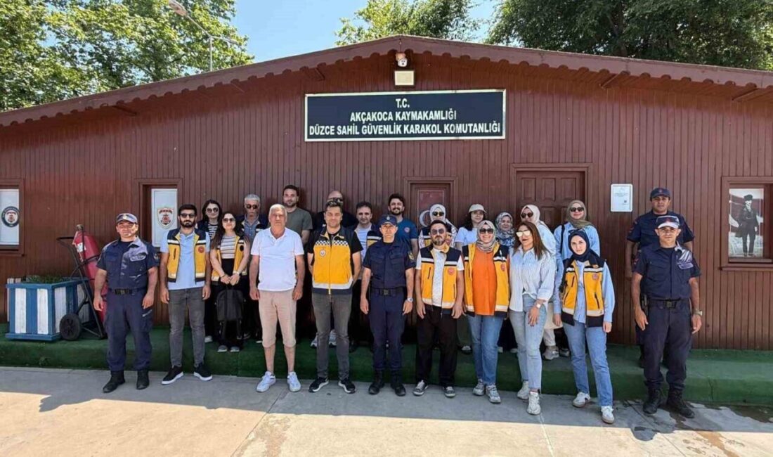 Düzce İl Sağlık Müdürlüğü, Akçakoca'daki Sahil Güvenlik Komutanlığı personeline yaz