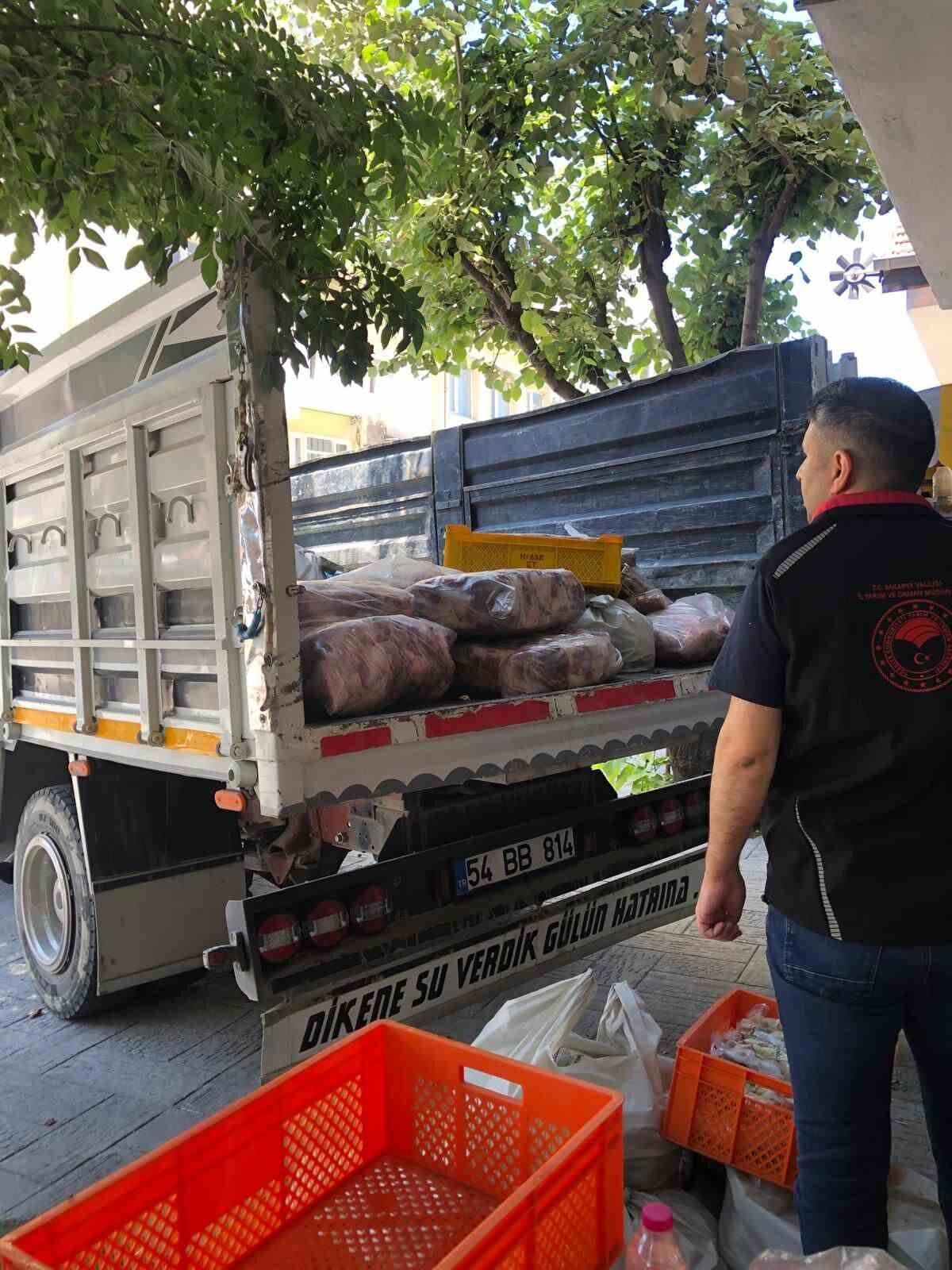 Adapazarı'nda gıda güvenliğini tehdit eden menşei belirsiz yaklaşık 1.960 kg