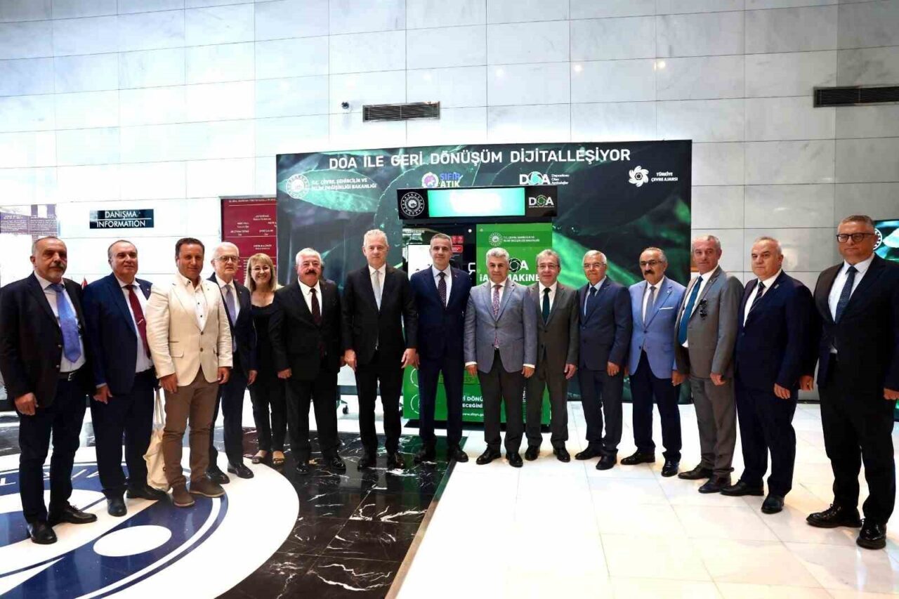 İzmir'de "Depozito Yönetim Sistemi Koordinasyon Toplantısı" gerçekleştirildi. Toplantıya İzmir Vali