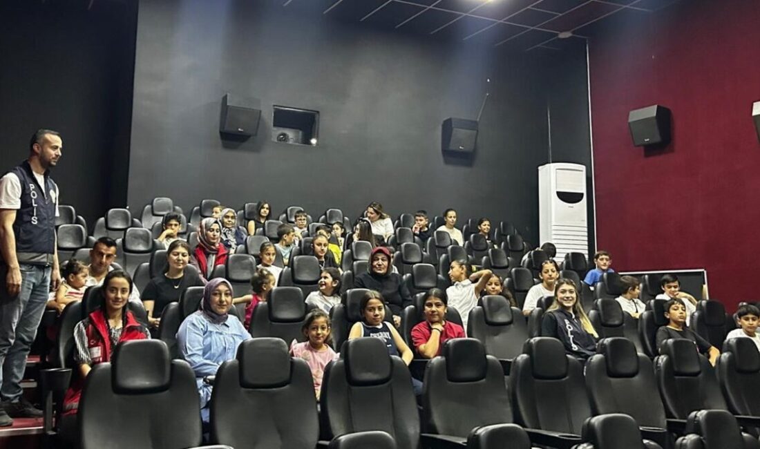 Adıyaman Besni İlçe Emniyet Müdürlüğü, depremzede çocuklar ve emniyet personeli