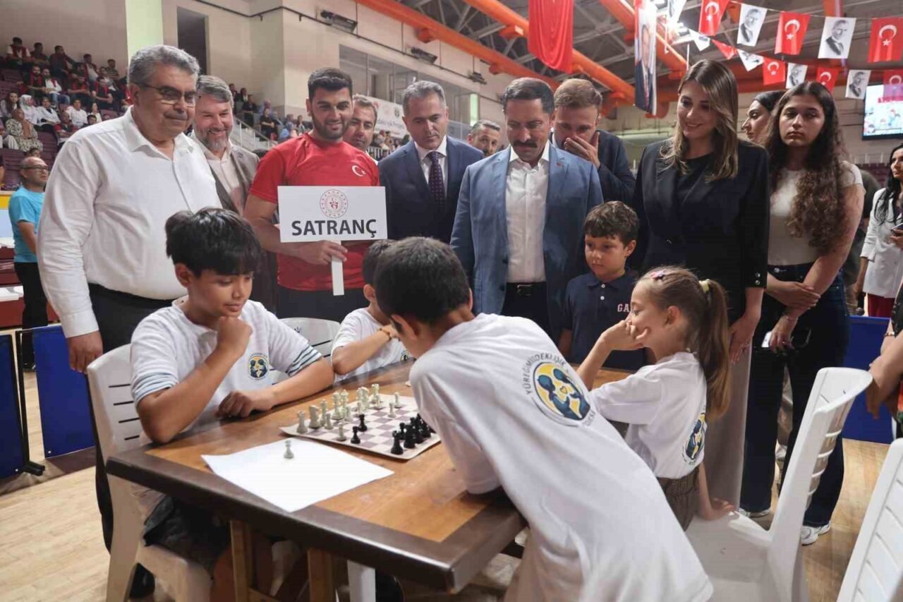Hatay Valiliği'nin "Yüreğimizdeki Işık" projesi, 3 bin 496 depremzede çocuğa