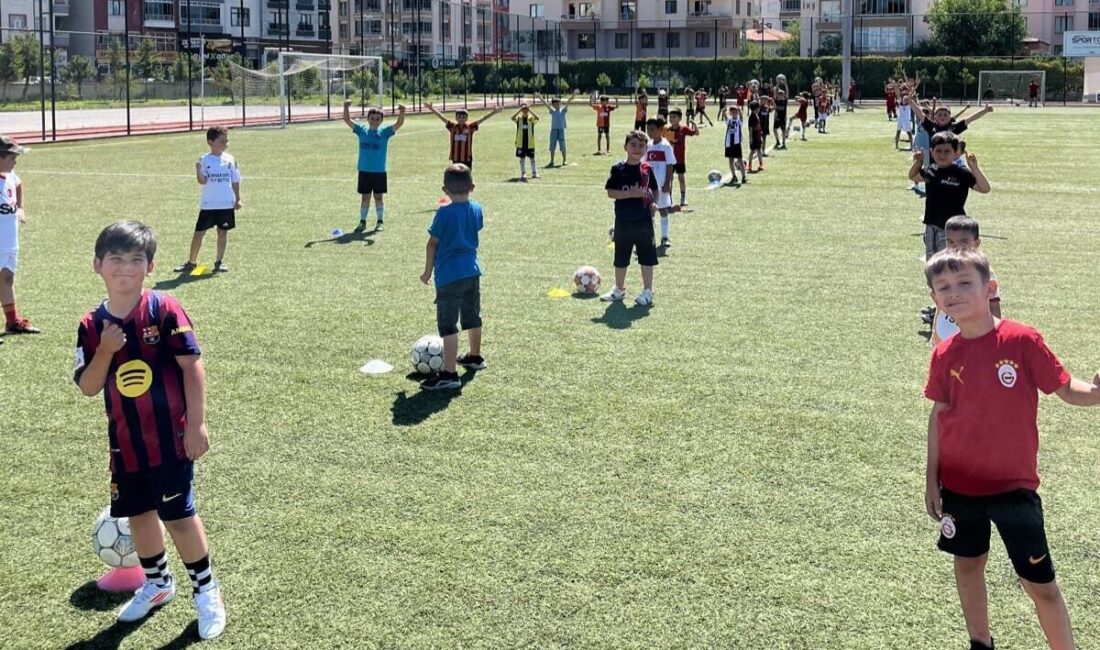 Develi'de gerçekleştirilen Yaz Spor Okulları'na büyük ilgi gösterildi. Develi Gençlik