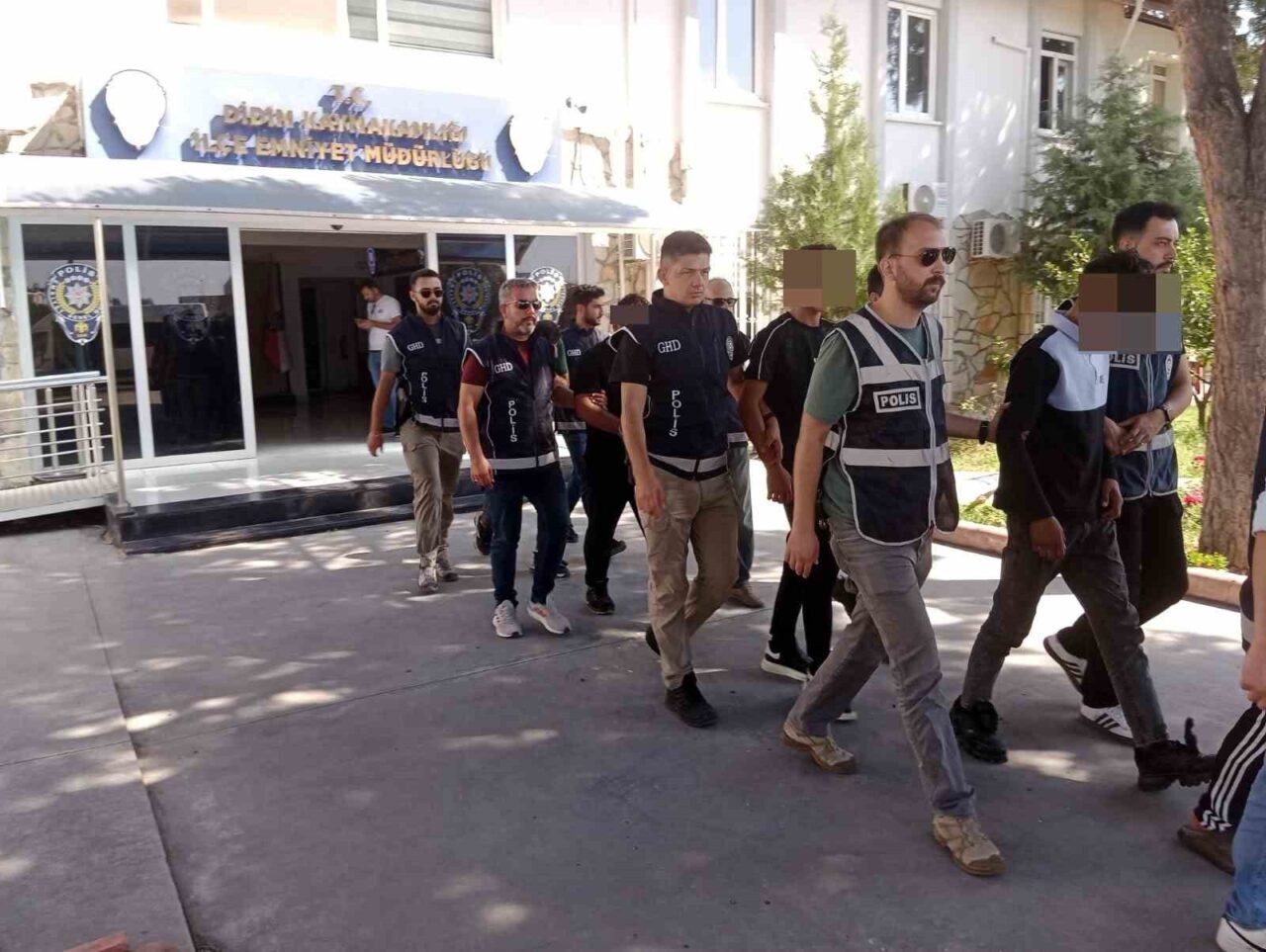Didim'de, göçmen kaçakçılığına yönelik operasyonda 5 organizatör, 2'si yabancı uyruklu,