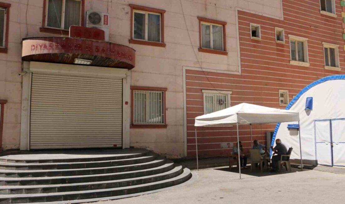 Diyarbakır anneleri, PKK tarafından kaçırılan çocuklarına kavuşma umuduyla eski HDP