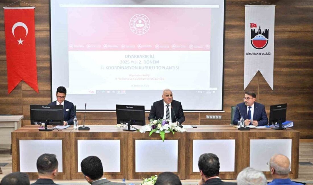 Diyarbakır'da Vali Murat Zorluoğlu başkanlığında yapılan İl Koordinasyon Toplantısı'nda, 589