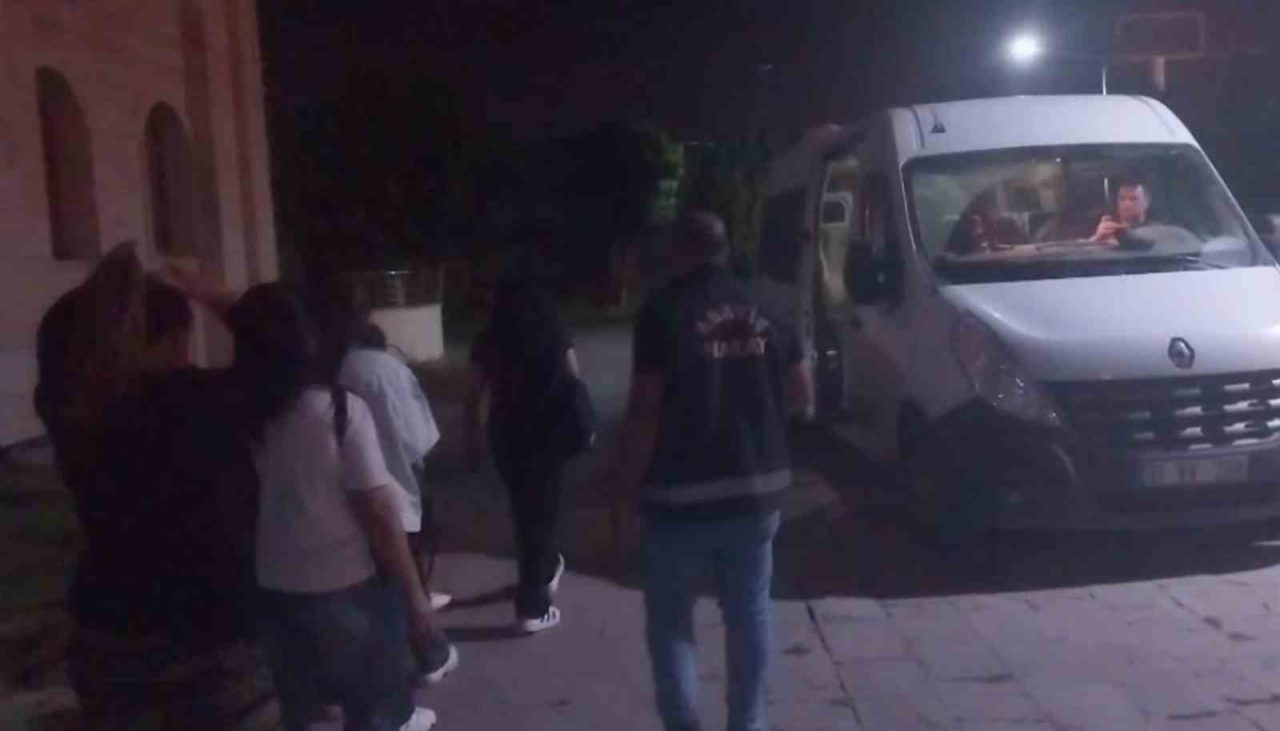 Hatay’ın Dörtyol ilçesinde düzenlenen denetimlerde, masaj ve spa salonlarında kaçak