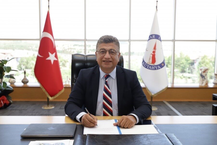 Kütahya Dumlupınar Üniversitesi, yeni akademik programlar ekleyerek eğitim alanını genişletiyor.
