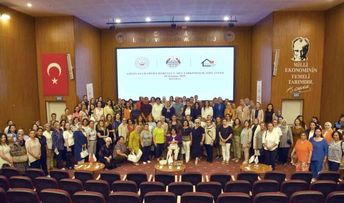 Manisa Valisi Vahdettin Özkan'ın eşi Dr. Ruhan Özkan, koruyucu aileliğe