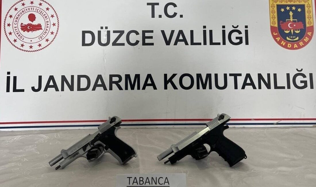 Düzce'nin Çiftlik köyünde bir düğünde havaya ateş açan 4 kişi,