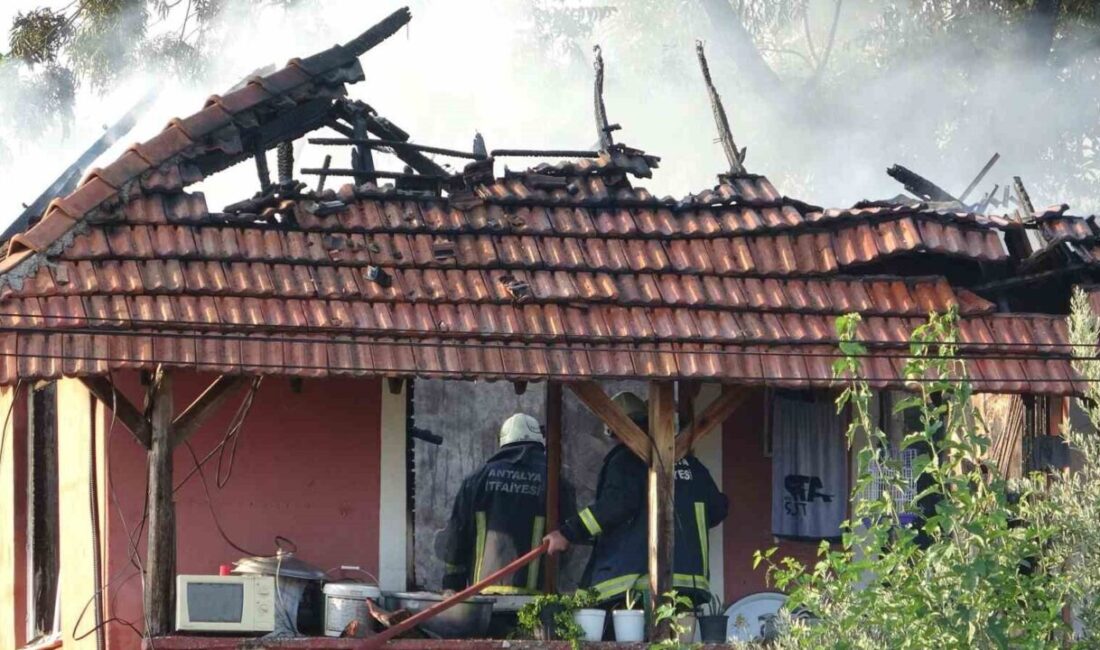Antalya'nın Kepez ilçesinde İsmail Arun'un (58) 2 katlı evinin üst