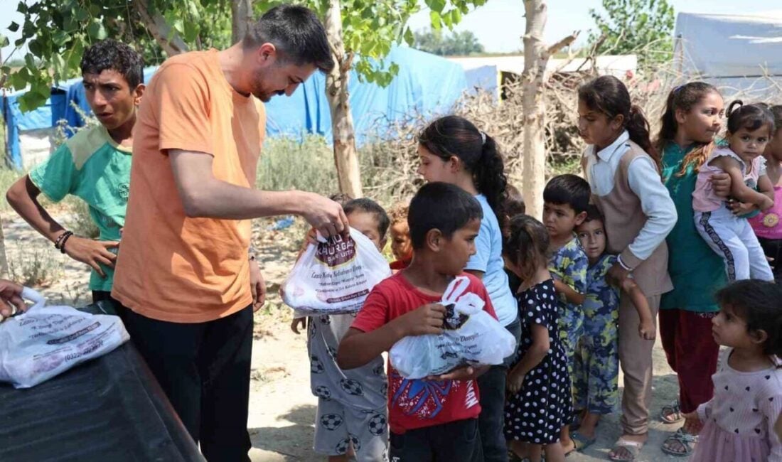 Adanalı kebapçı Uğur Aydın, 'Dünya Kebap Günü'nde Yüreğir'deki tarım işçileri
