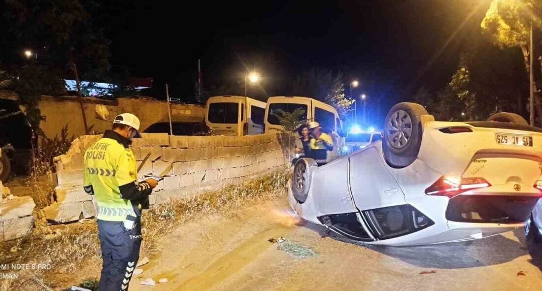 Burdur'da Bahçelievler Mahallesi'nde kontrolünü kaybeden 15 AC 525 plakalı Toyota