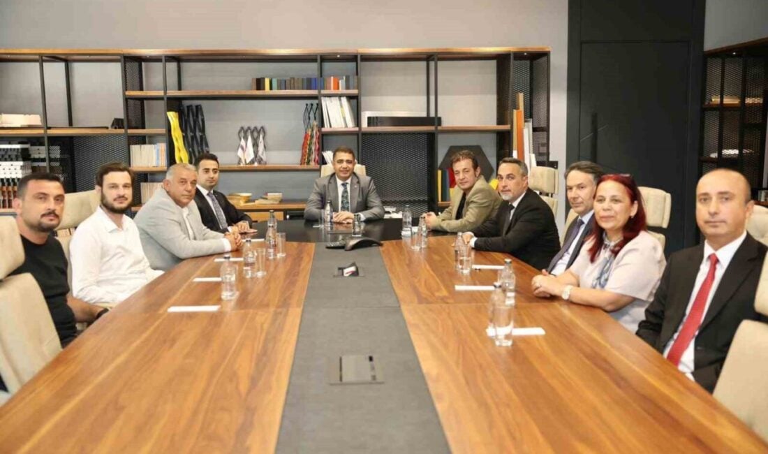 Düzce Valisi Selçuk Aslan, kentin ekonomik gelişimine destek veren fabrikaları