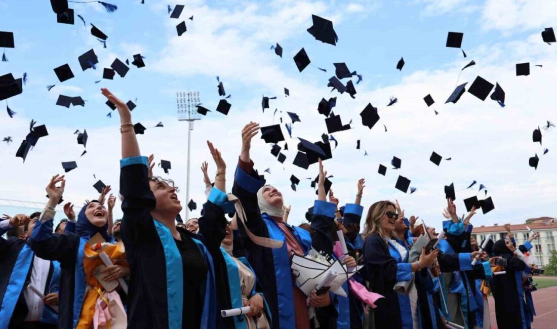 Düzce Üniversitesi'nde "2024-2025 Akademik Yılı Mezuniyet Törenleri" coşku dolu bir