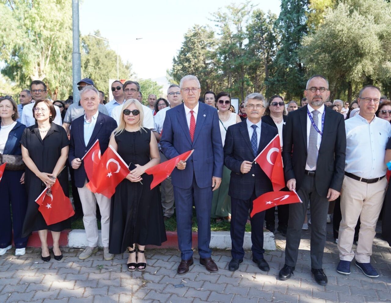 Ege Üniversitesi, 15 Temmuz Demokrasi ve Millî Birlik Günü'nü kutlayarak,
