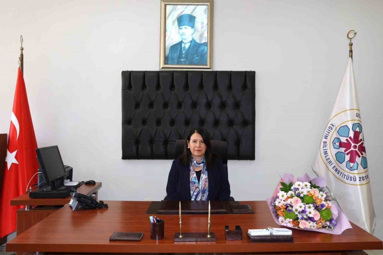 Bursa Uludağ Üniversitesi Eğitim Bilimleri Enstitüsü'nde görev değişimi gerçekleşti. Prof.