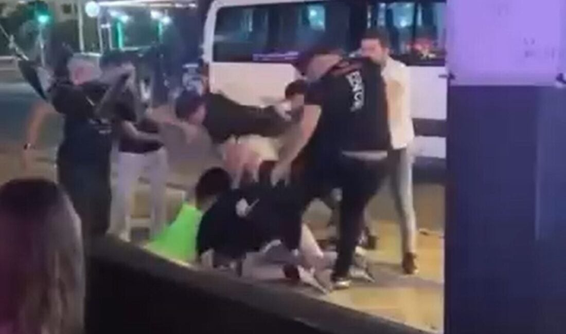 Marmaris'te bir eğlence mekanında, yabancı kadın turistler ile çalışanlar arasında
