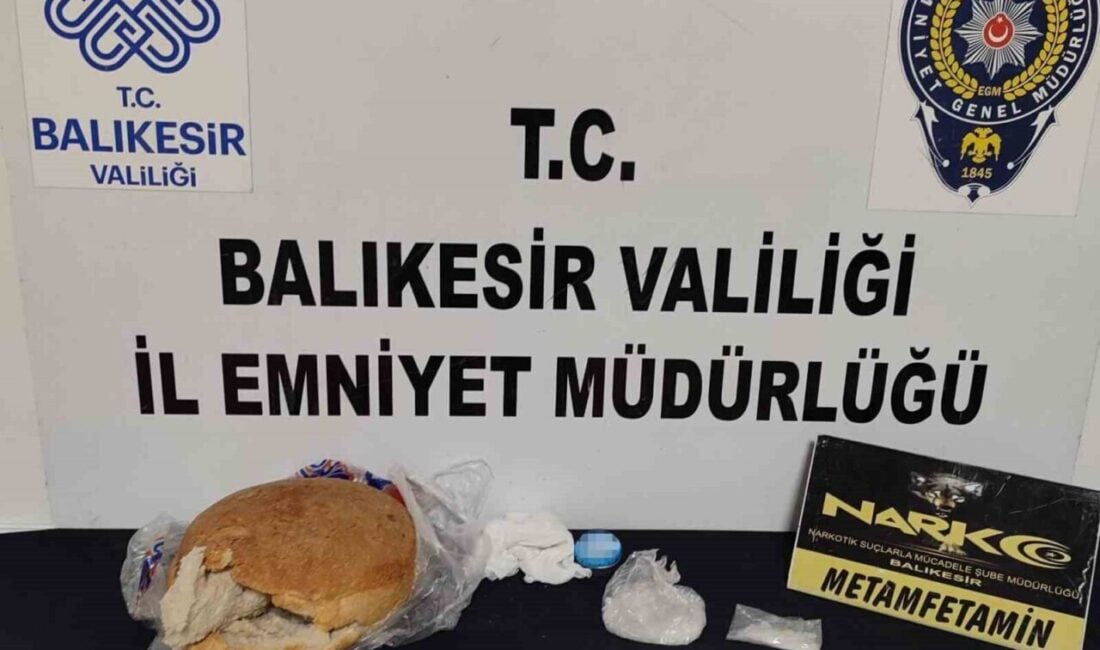 Balıkesir'de Narkotik Suçlarla Mücadele ekipleri, durdurdukları araçta narkotik köpeği Dangal