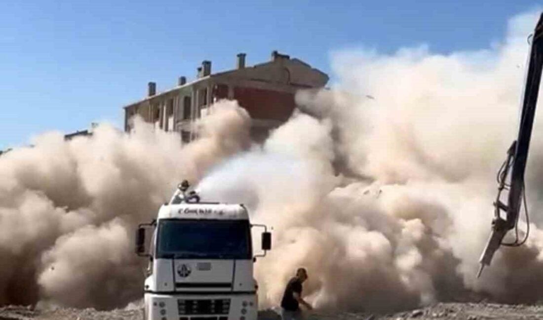 Kahramanmaraş merkezli depremler sonrası Elazığ'da ağır hasar gören bir 5