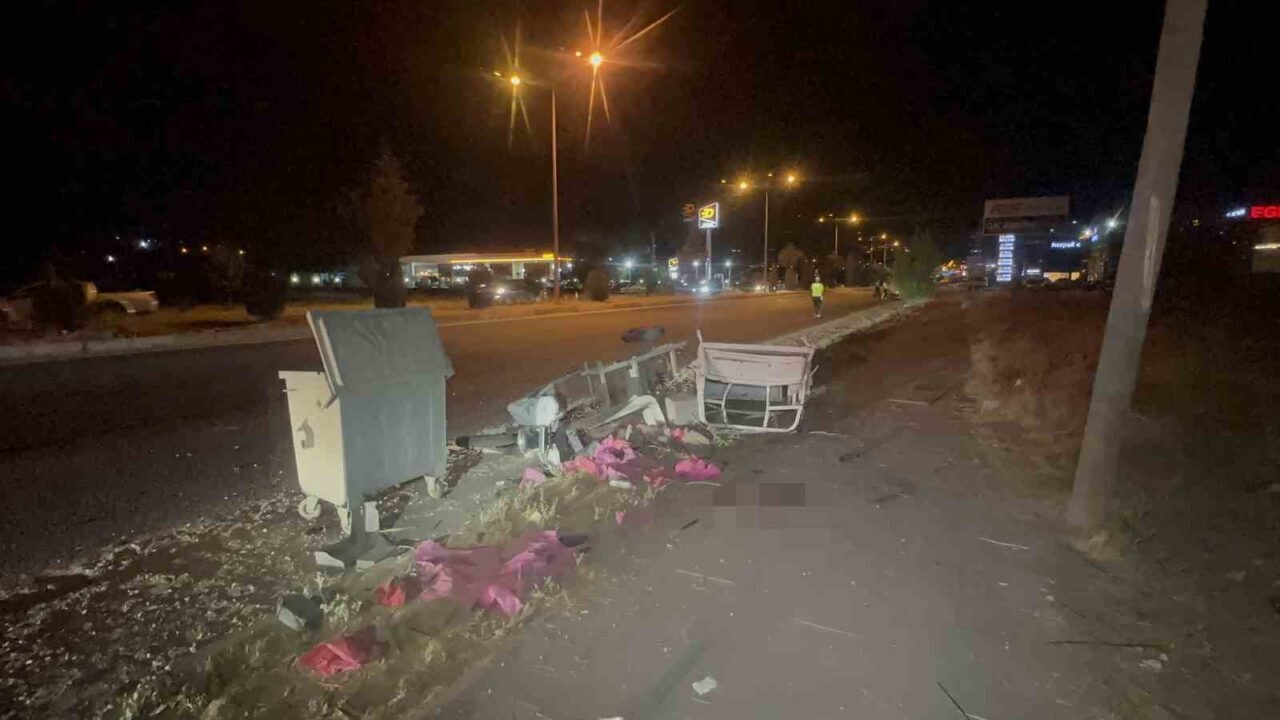 Elazığ'da elektrikli motosiklet ve otomobilin çarpışması sonucu 2’si ağır olmak