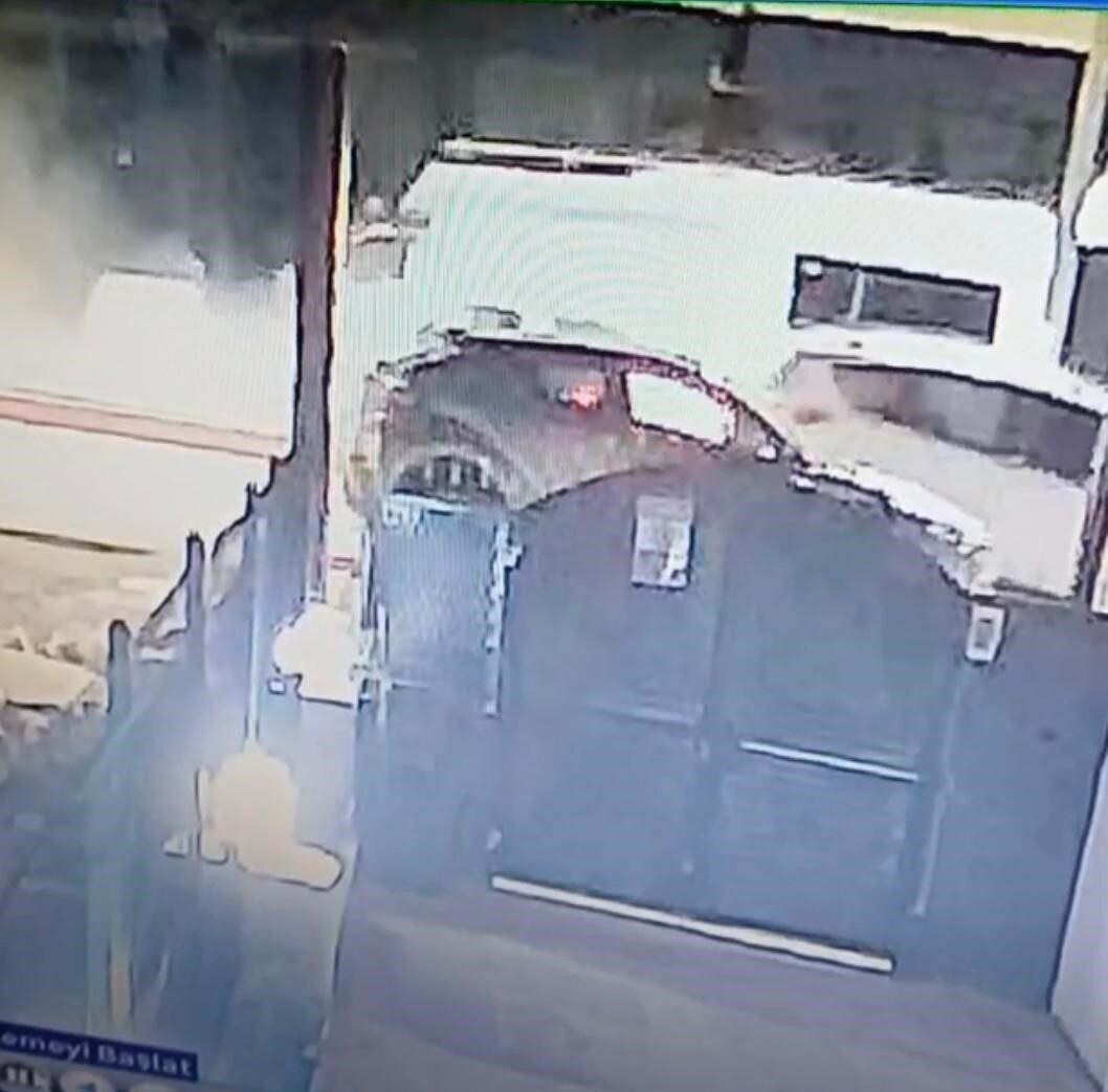 Elazığ'da pikap ve otomobilin çarpıştığı kazada 3 kişi yaralanarak hastaneye
