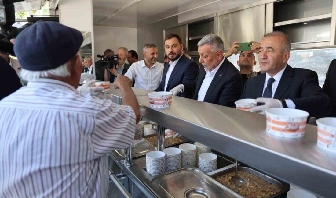 Elazığ Valiliği, Muharrem ayı dolayısıyla aşure ikramı düzenledi. 15 Temmuz