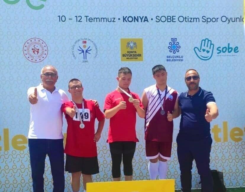 Elazığlı sporcu Ömer Aydemir, Özel Sporcular Atletizm Türkiye Şampiyonası’nda Down