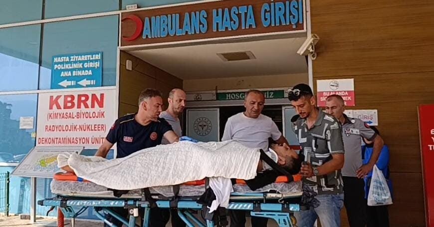 Bursa'nın İnegöl ilçesinde elektrik direğinde çalışan 26 yaşındaki Emrah Ö.,