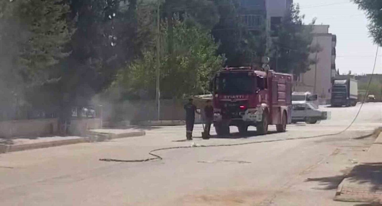 Adıyaman'da 45 derecelik sıcaklık, Malazgirt Mahallesi'nde elektrik direğinde yangına yol