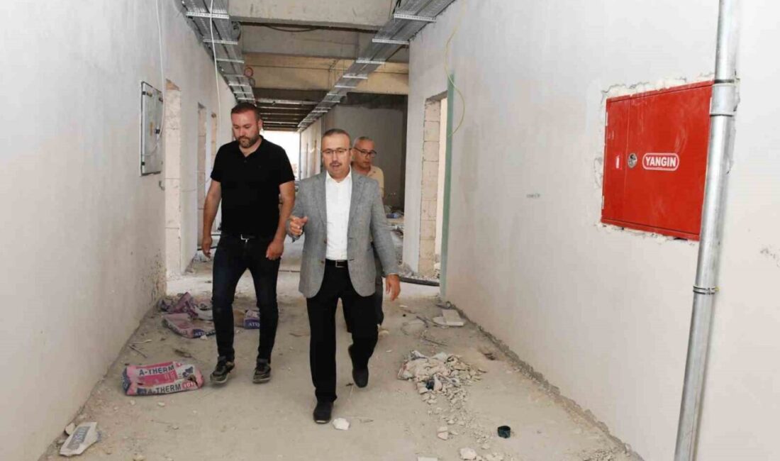 Eskişehir İl Milli Eğitim Müdürü Sinan Aydın, Emek Mahallesi'nde yapımı