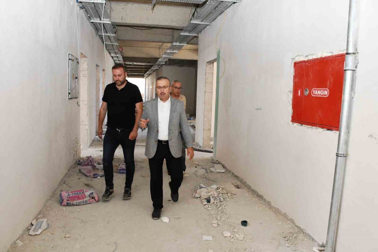 Eskişehir İl Milli Eğitim Müdürü Sinan Aydın, Emek Mahallesi'nde yapımı