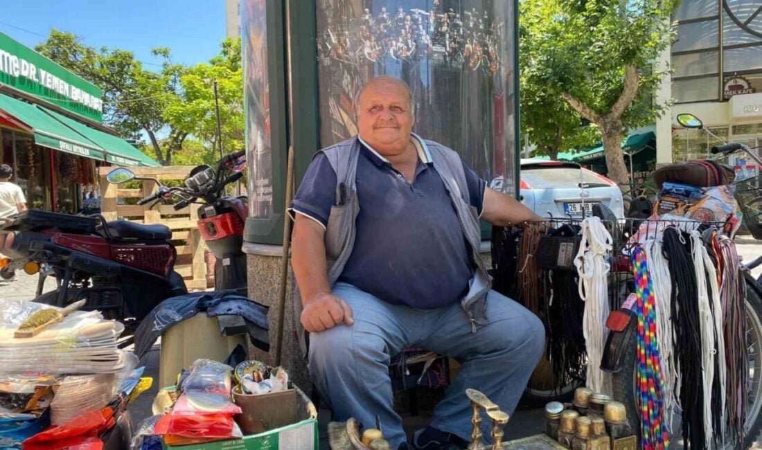 Eskişehirli 75 yaşındaki Selahattin İnce, emekliliğinin ardından çocukken yaptığı ayakkabı
