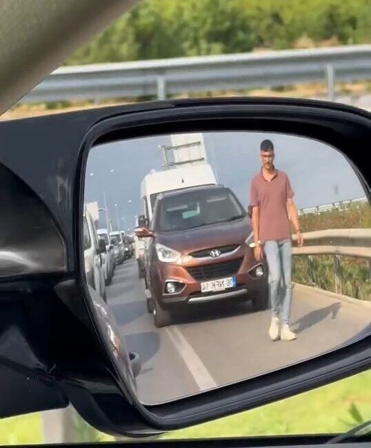 Bursa'da bir vatandaş, İstanbul-İzmir otobanında emniyet şeridini ihlal eden sürücülere
