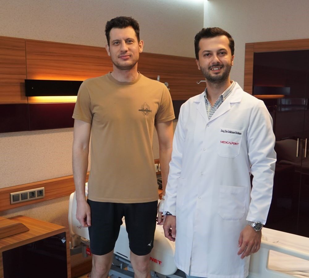 İzmir Ekonomi Üniversitesi Medical Point Hastanesi’nde, bel ve sol bacak