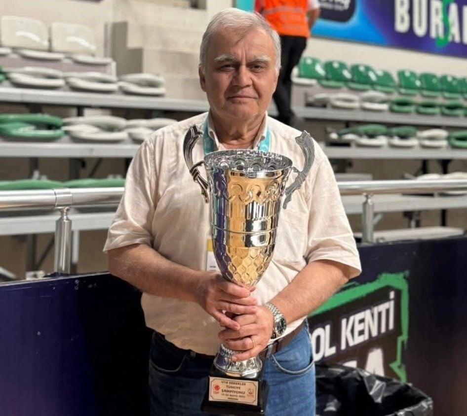 Bursa’da kalp krizi nedeniyle yaşamını yitiren gazeteci Engin Aksöz, sevenleri