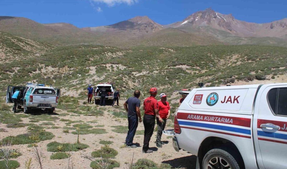 Kayseri'nin Erciyes Dağı'nda yürüyüş yaparken kaya düşmesi sonucu yaralanan iki