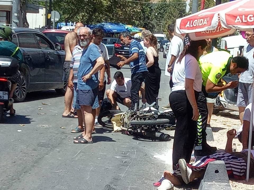 Balıkesir'in Erdek ilçesinde, Halitpaşa Mahallesi'nde iki motosikletin çarpışması sonucu iki