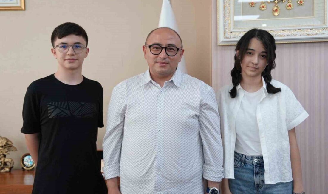 Mersin'de, Erdemli Belediyesi Kurs Merkezi'nden Emine Feyza Turan ve Muhammed