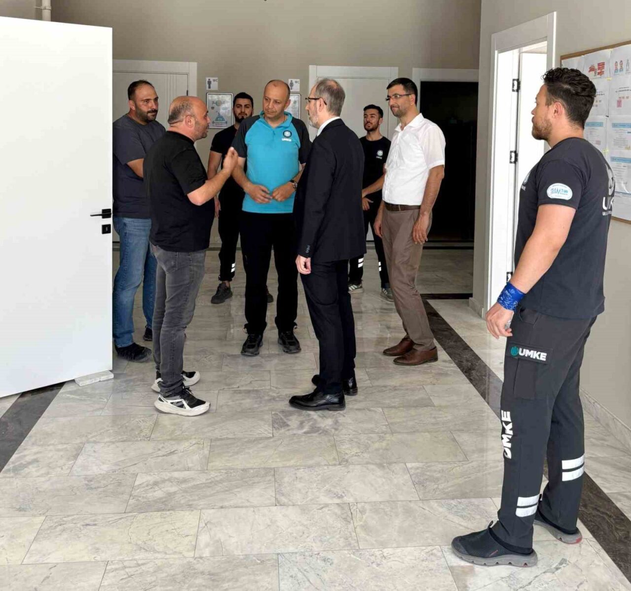 Afyonkarahisar İl Sağlık Müdürü Dr. Hakkı Öztürk, hayırsever Resul Araç